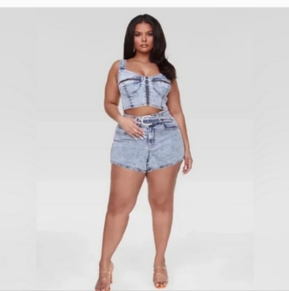 Fashion to figure belted denim shorts size 18 - Picture 1 of 4